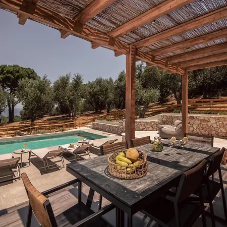 Villa In Zakynthos With Private Pool & Views *